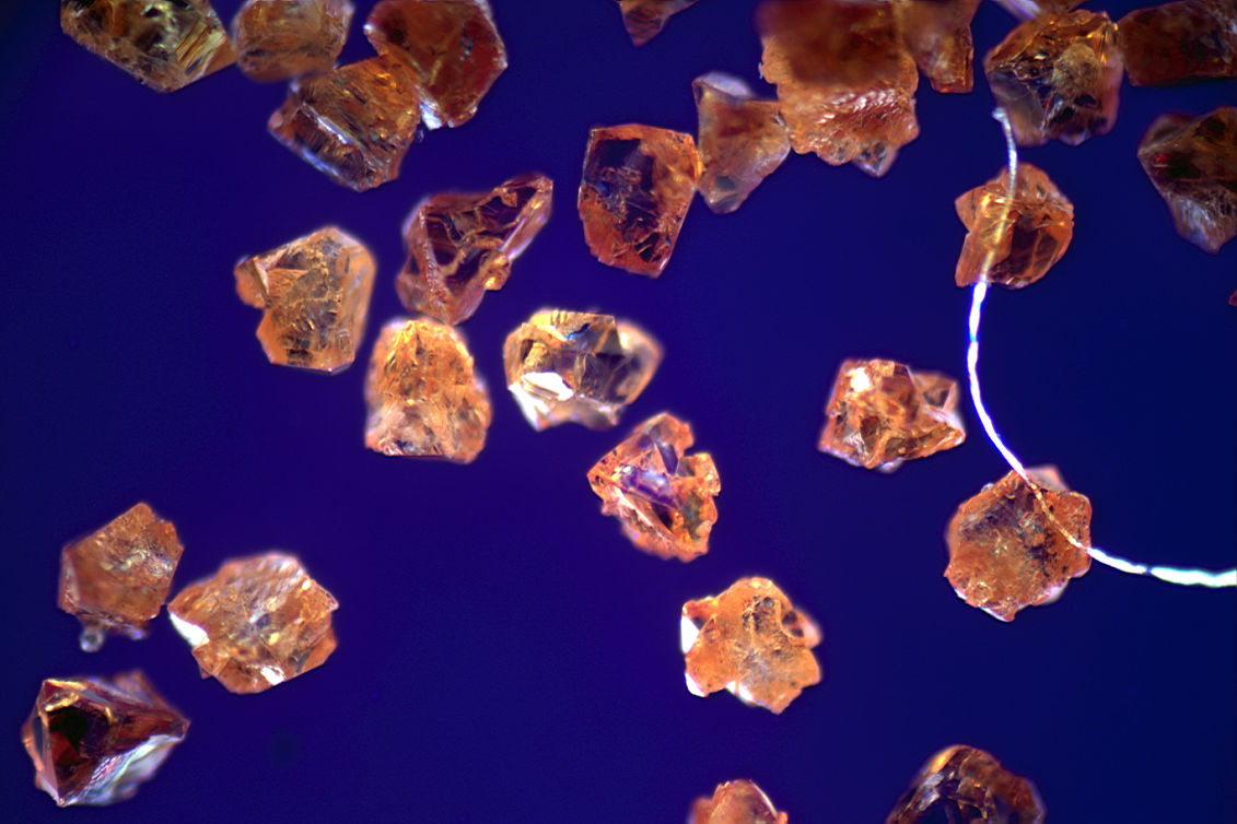 顯微鏡下的鉆石粉末